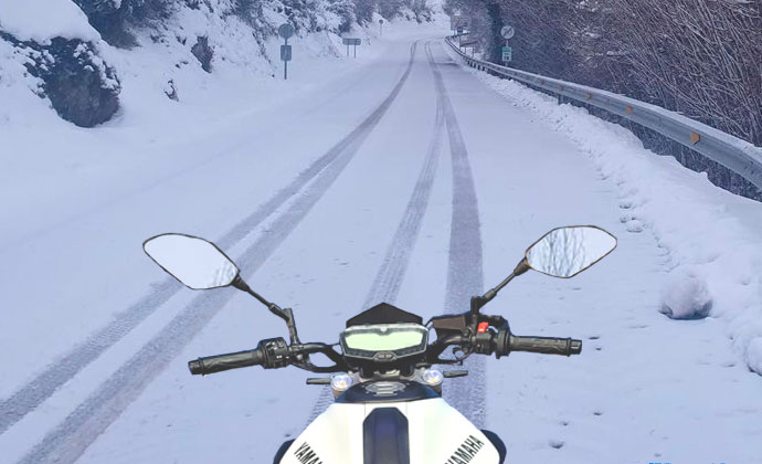 Consejos para la conducción de tu moto con nieve o hielo