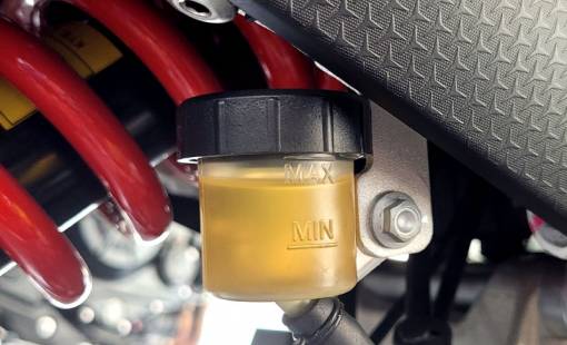 Consejo de mantenimiento del líquido de frenos de tu moto